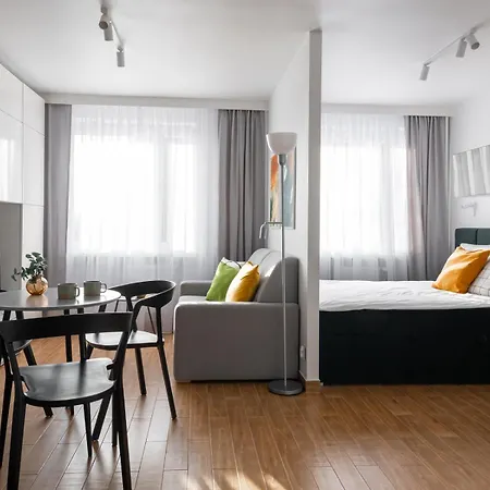 Apartment Na Ochocie Lotnisko Fv *